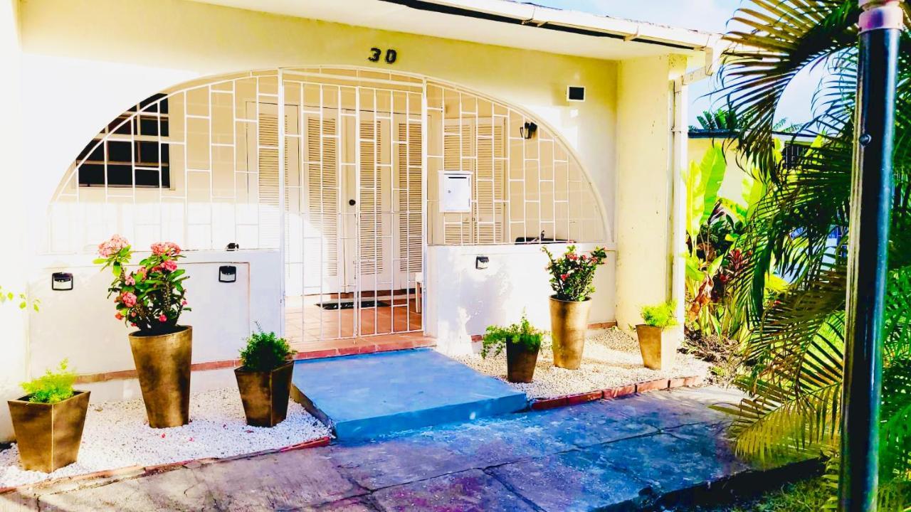 Sugalove Villa 30 Flamboyant Ave Saint James Exterior photo